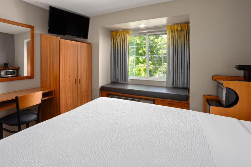 Queen Room - Non-Smoking image 2
