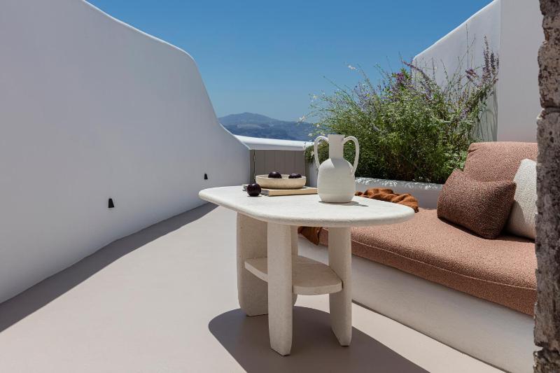 Classic Suite with Caldera View image 3