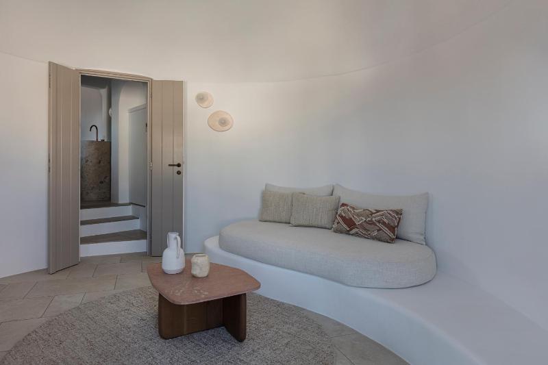 Superior Suite with Plunge Pool image 2