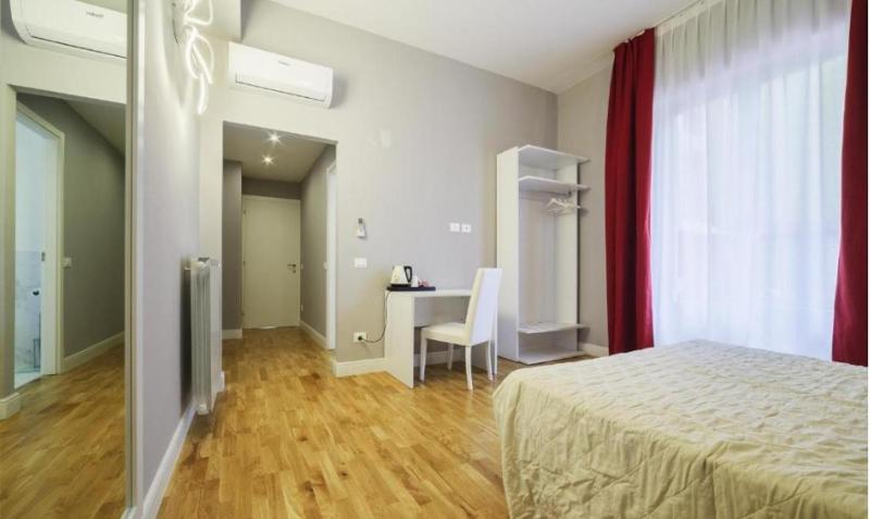 Double Room with Terrace image 3