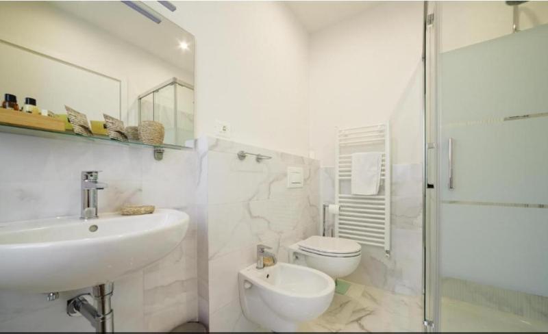 Double Room with Patio image 4