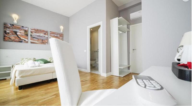 Double Room with Private Bathroom image 3