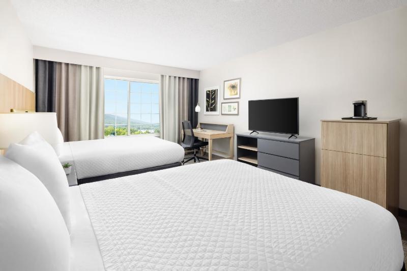 Queen Room with Two Queen Beds - Non-Smoking image 1