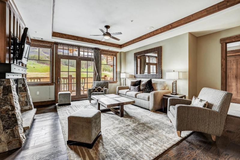 One Ski Hill Place S8421 - image 3