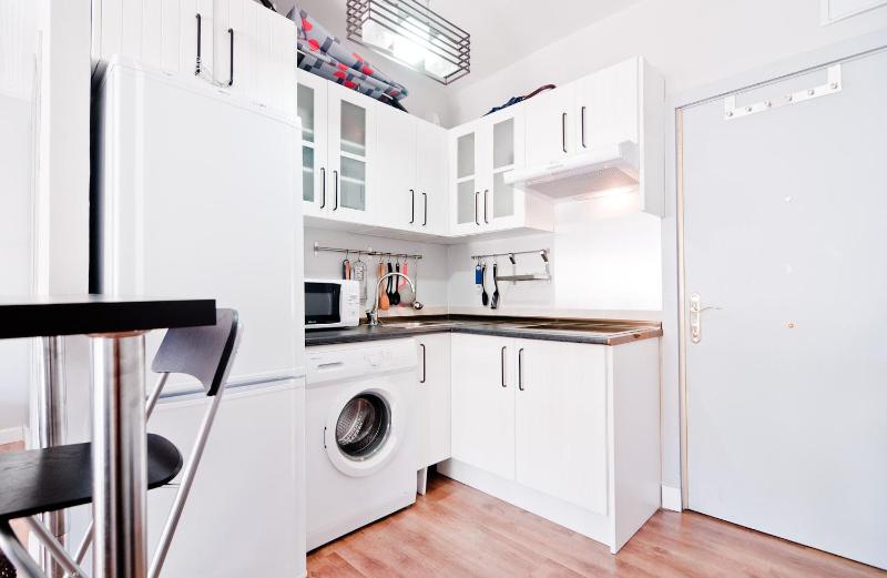 Studio Apartment image 2