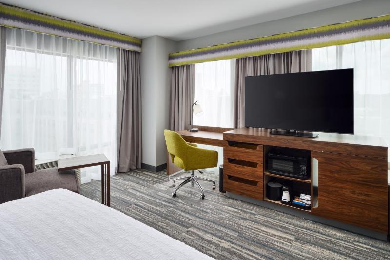 Corner King Room image 2