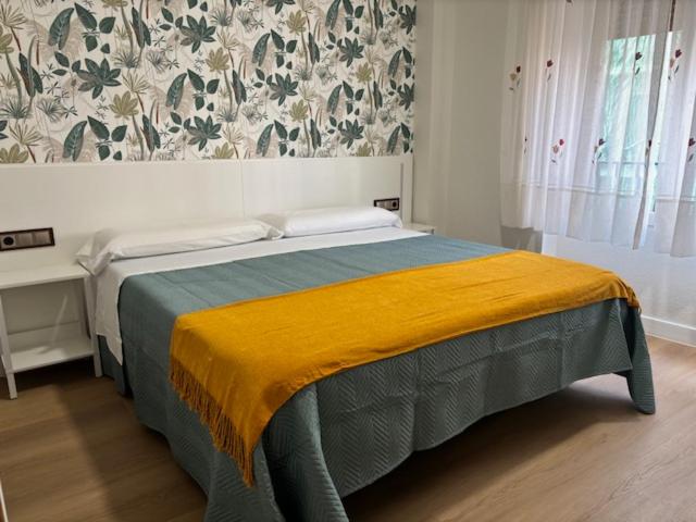 Double or Twin Room with Private Bathroom image 3