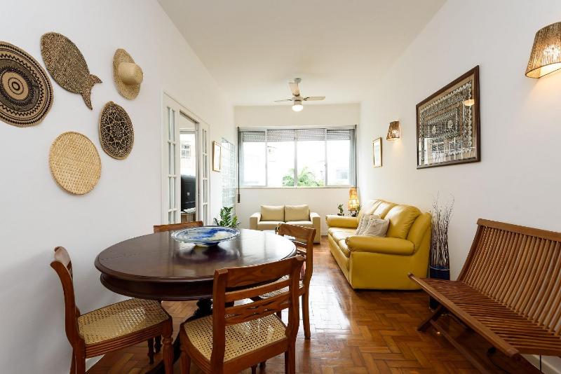 2 Quartos em Copacabana com Garagem | BC 473/704 Images
