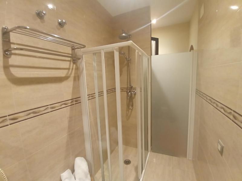 Double Room image 4