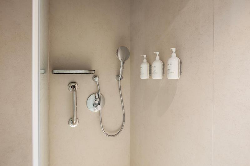 Suite with City View image 4
