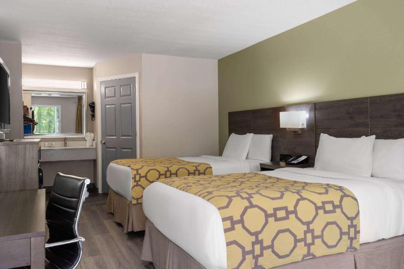 Deluxe Double Room with Two Double Beds - Non-Smoking image 2
