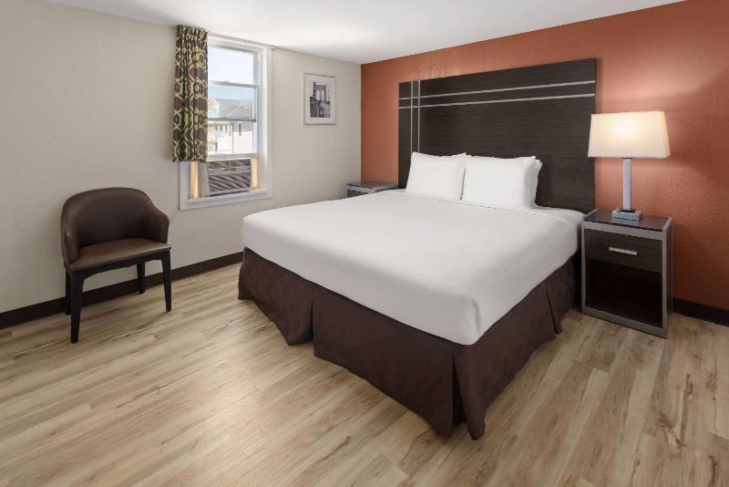 King Room - Non-Smoking image 1