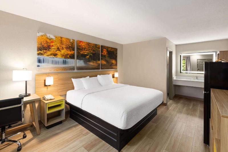 King Room - Non-Smoking image 1