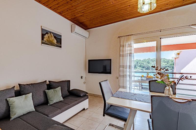 Two-Bedroom Apartment with Terrace and Sea View image 1