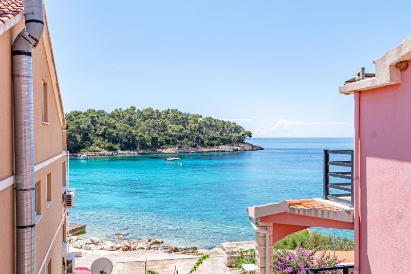 Two-Bedroom Apartment with Terrace and Sea View image 3