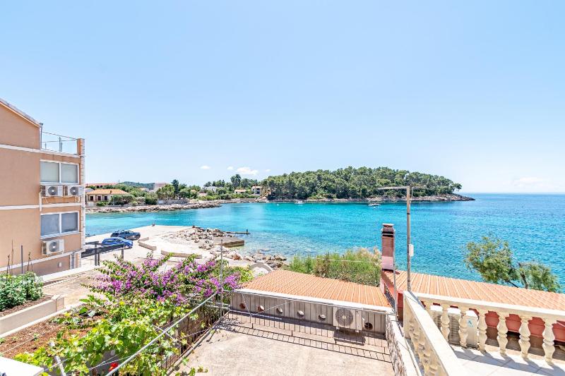 Two-Bedroom Apartment with Terrace and Sea View image 3