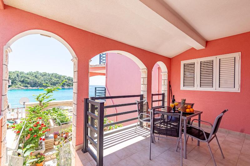 Two-Bedroom Apartment with Terrace and Sea View image 3