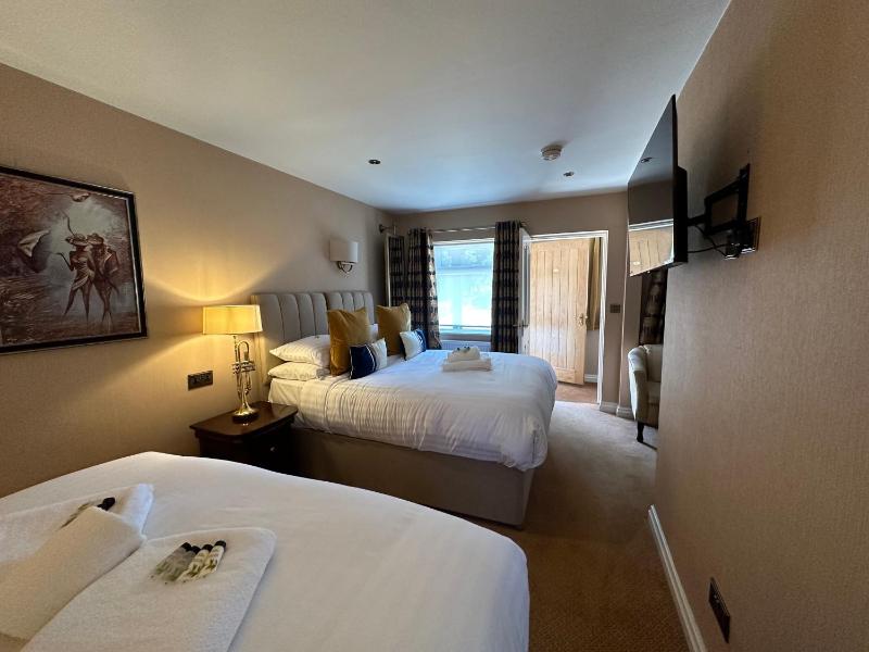 Superior Double Room with Bath image 3