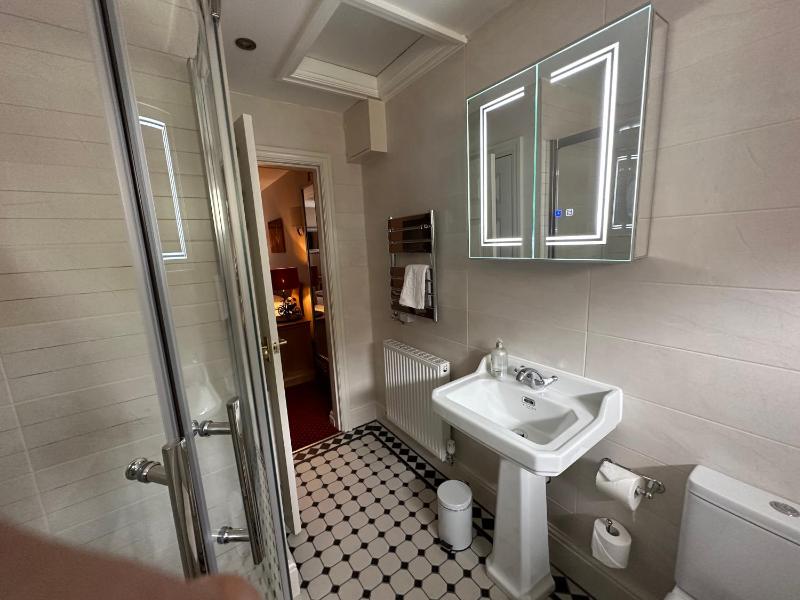 Deluxe Double Room with Bath image 2