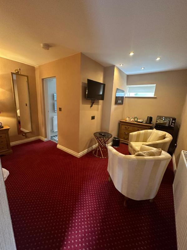 Deluxe Double Room with Bath image 3