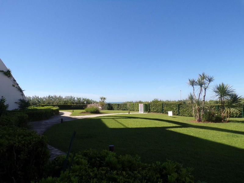 Studio Cabine en Bord de Plage avec Piscine Jardin et Parking Privé - FR-1-328-231 - image 1