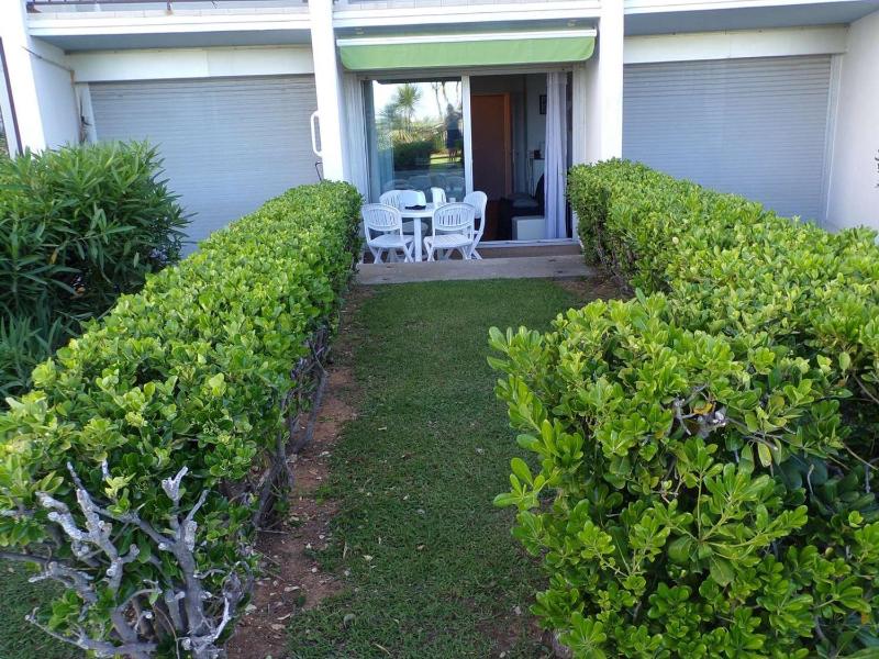 Studio Cabine en Bord de Plage avec Piscine Jardin et Parking Privé - FR-1-328-231 - image 5