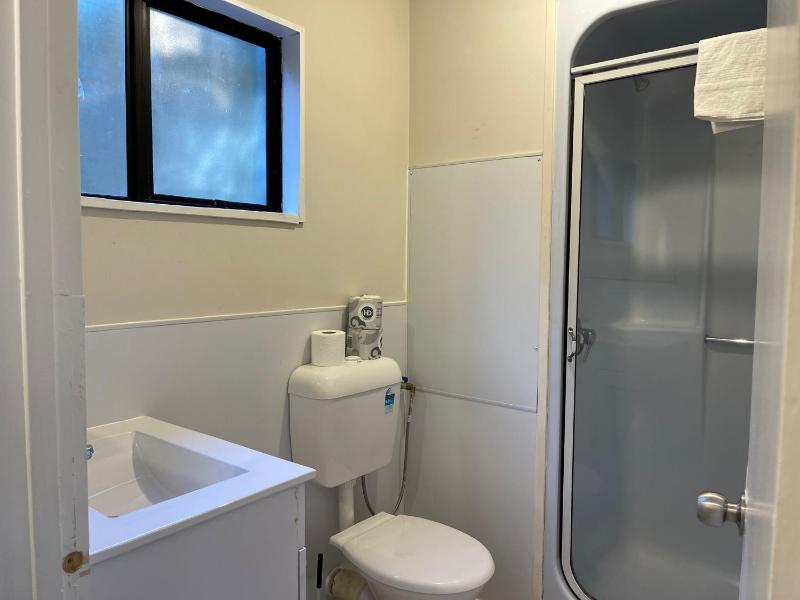 Rayland Epsom Motel - image 11