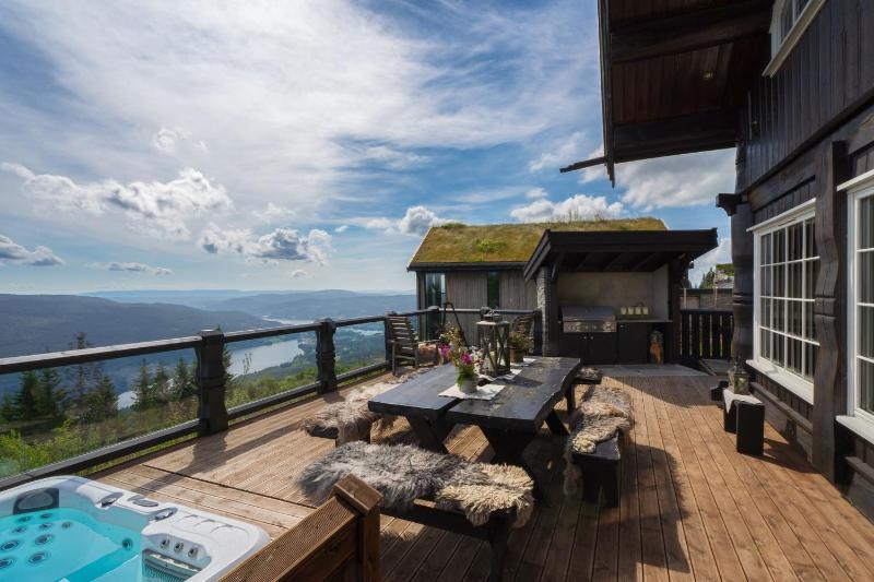 Norefjell - Storhytte med Jacuzzi og fantastisk beliggenhet Images