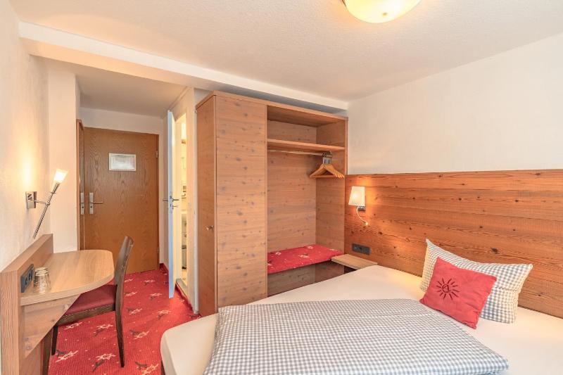 Small Double Room image 3