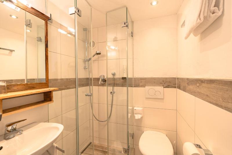 Double Room image 3