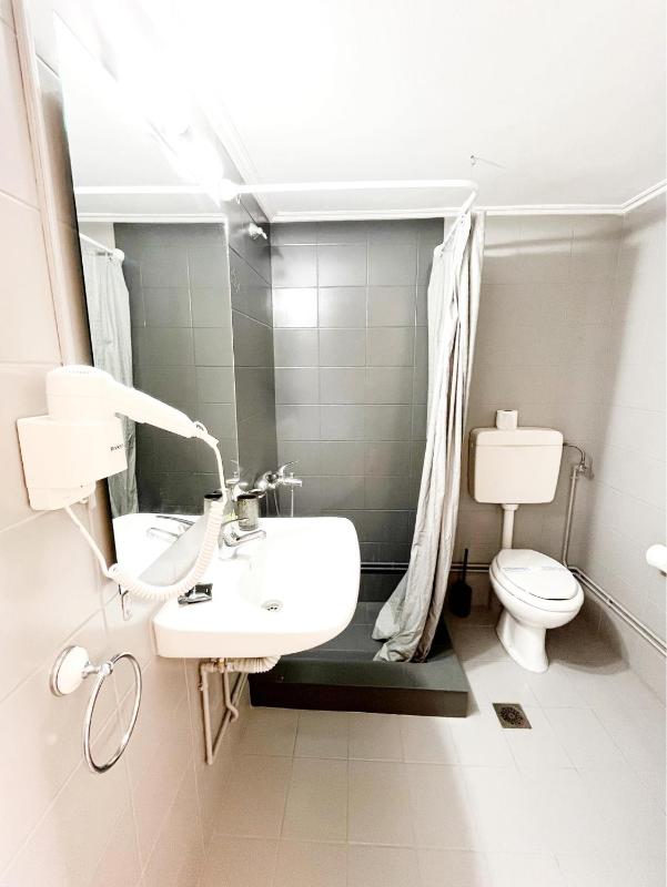 Budget Double Room image 2