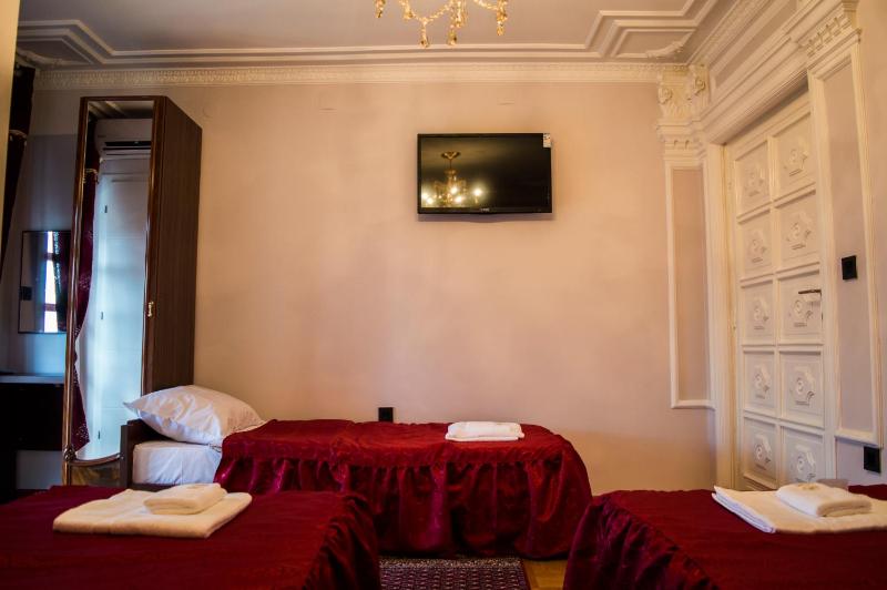 Standard Triple Room image 2