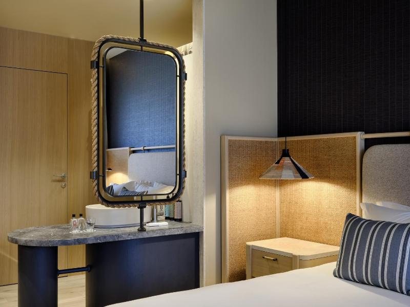 Deluxe Inland View Room image 4