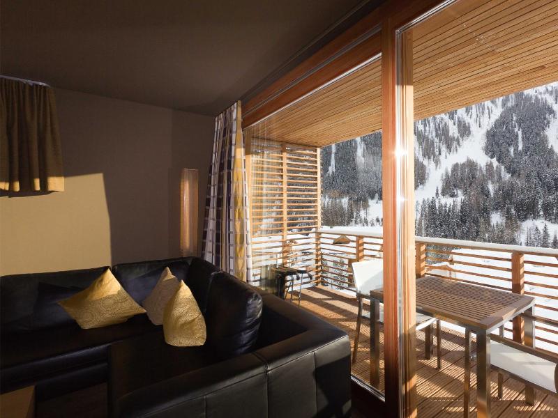 One-Bedroom Apartment with Terrace image 3