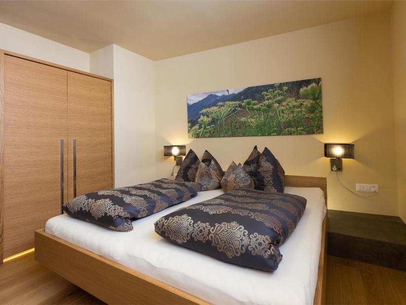 One-Bedroom Apartment with Terrace image 2