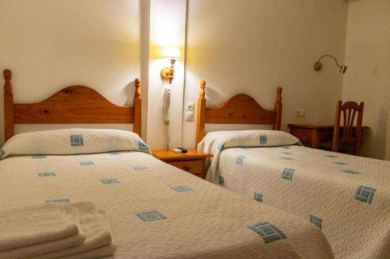 Twin Room image 2