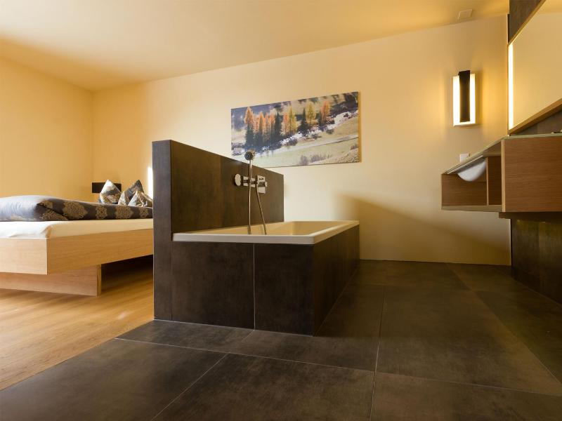 Two-Bedroom Apartment with Bath image 4