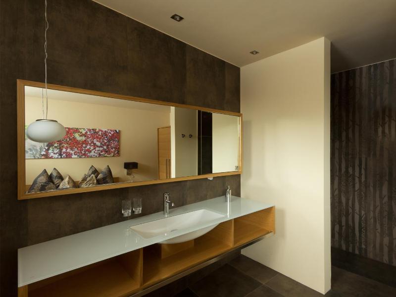 Two-Bedroom Apartment with Bath image 3