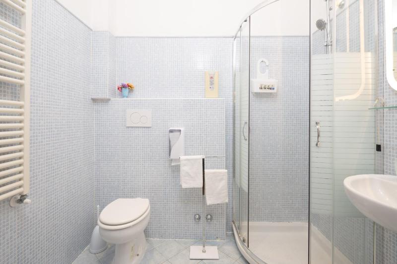 Quadruple Room image 4