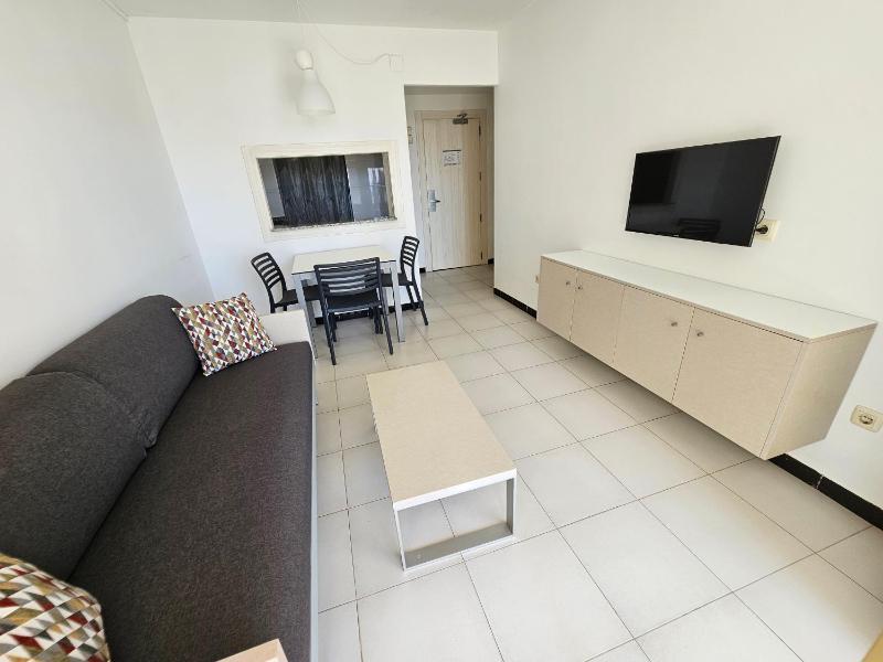 One-Bedroom Apartment image 2