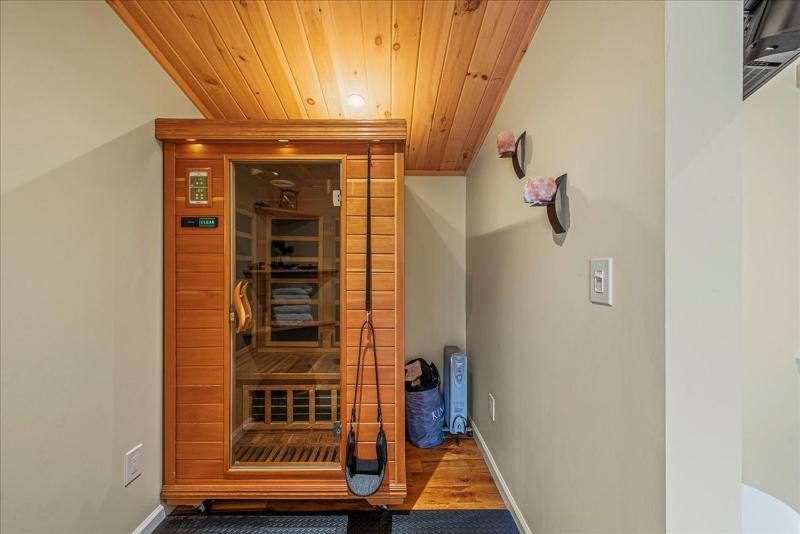 Two-Bedroom House image 4