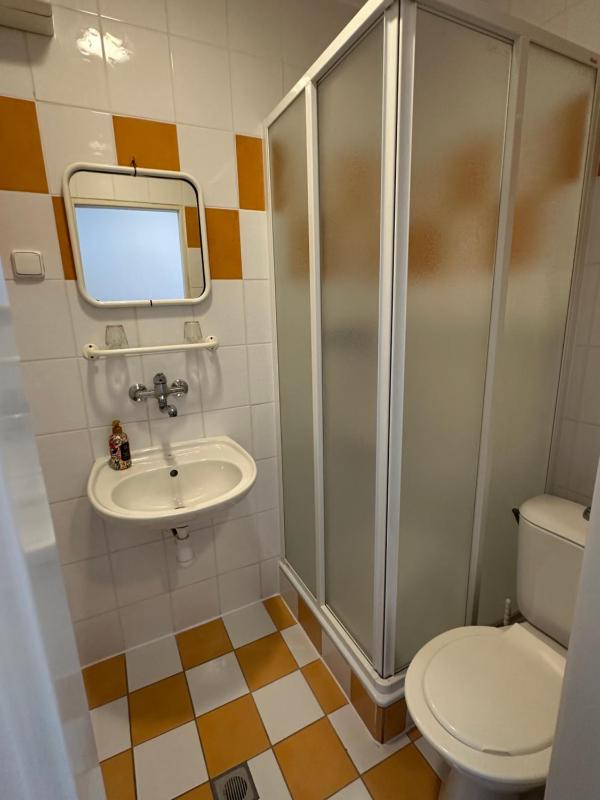 Single Room image 3