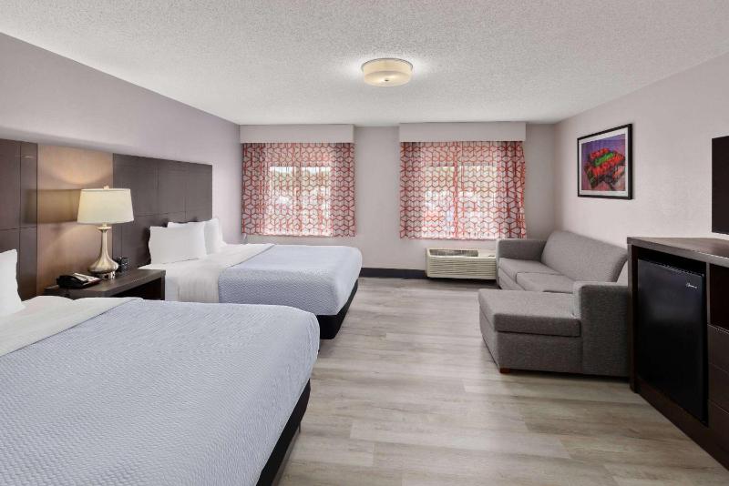Standard Double Room with Sofa Bed image 2