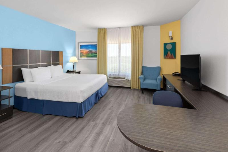 King Room - Non-Smoking image 2