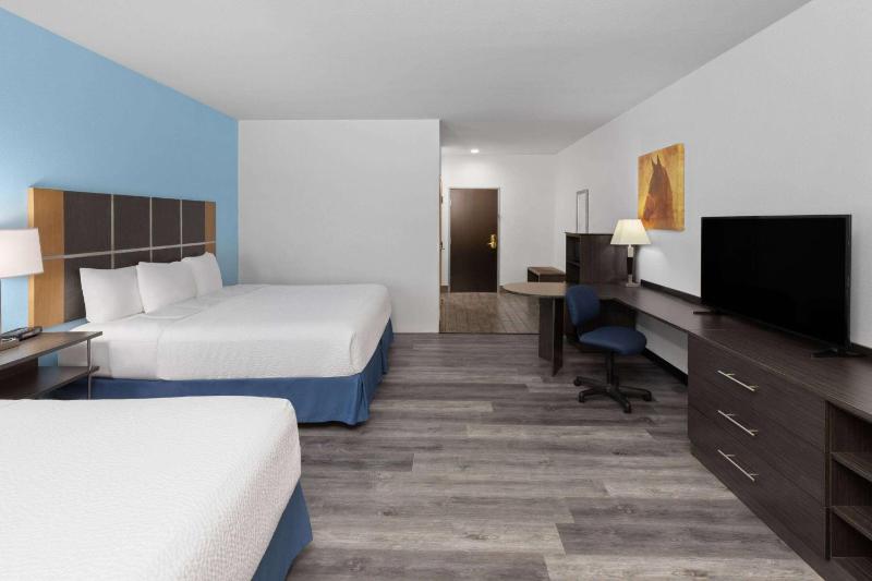 King Room with Two King Beds - Non-Smoking image 4