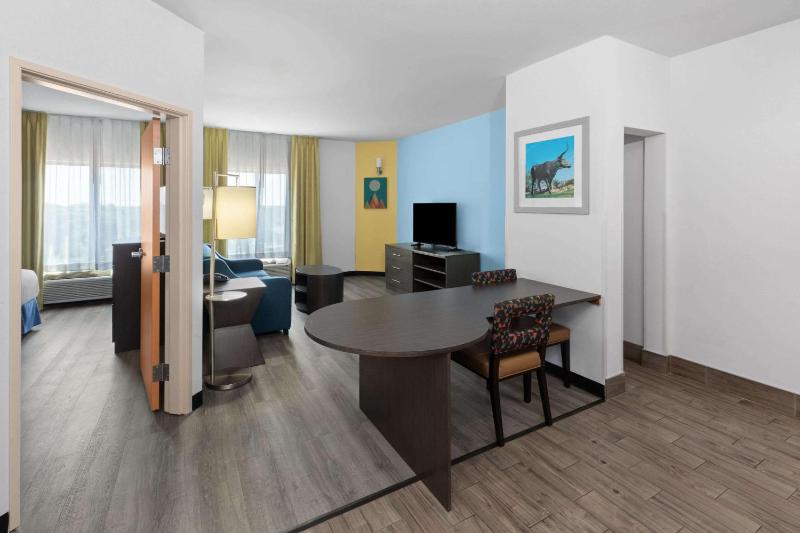 King Studio Suite - Non-Smoking image 3