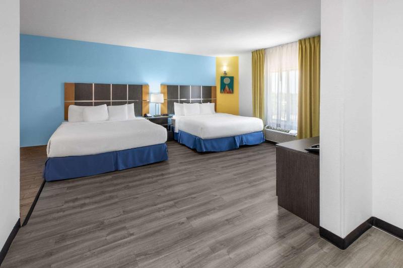 Studio Suite with Two King Beds - Non-Smoking image 1