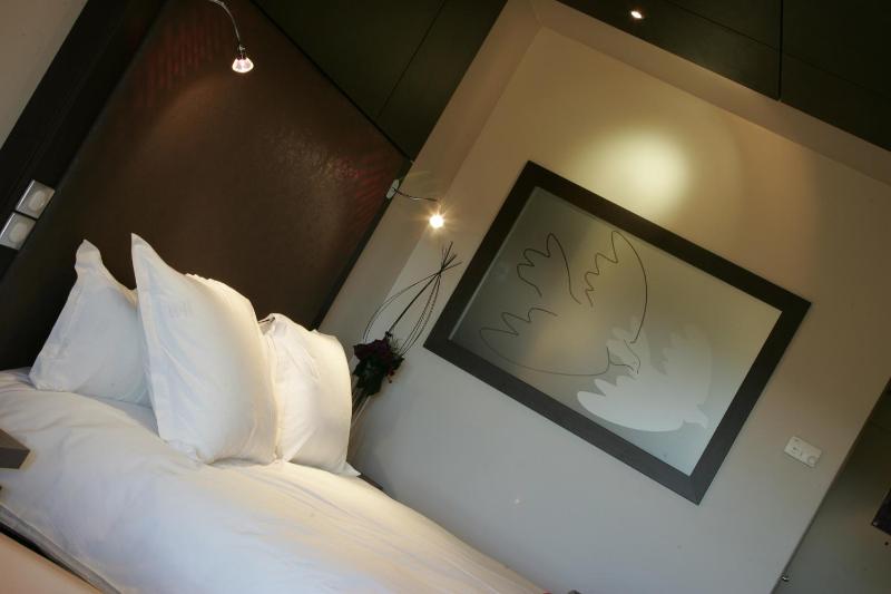Standard Double Room image 3