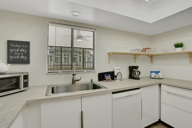 Sugar Sand Sanctuary - Beach Condominium - image 9