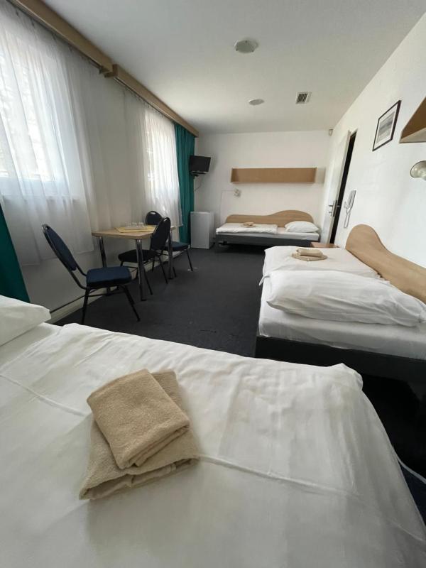 Twin Room - Disability Access image 1